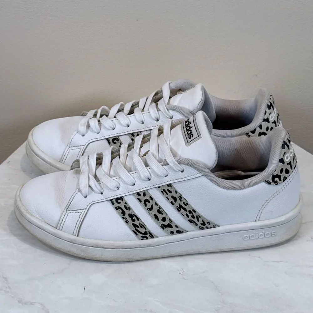 🔥Adidas Women's White Leopard Sneakers Size 7.5 EUC🔥
